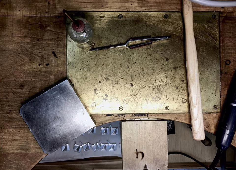 werktafel van een zilversmid