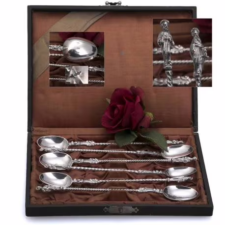 zilveren lepels met afbeeldingen van apostelen