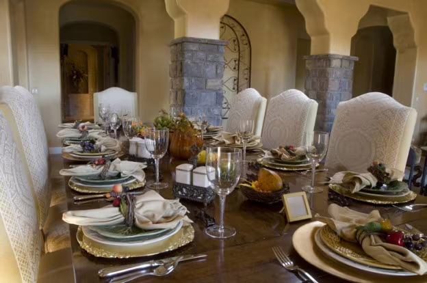 De eetkamer met zilver