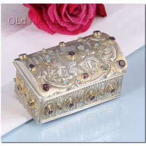 Verguld antiek zilveren snuifdoosje met edelstenen