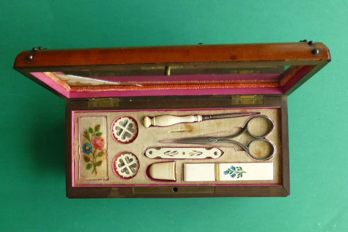 antiek zilver naaigarnituur met garenwinders