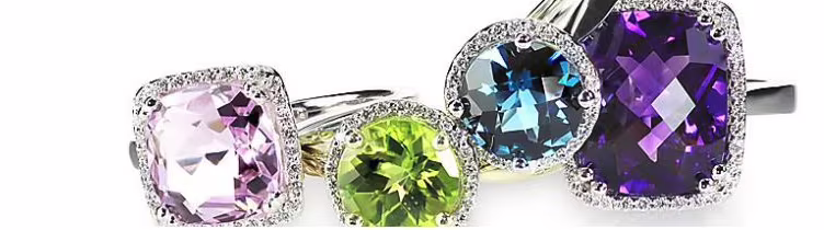 Witgouden ringen met edelstenen en briljanten