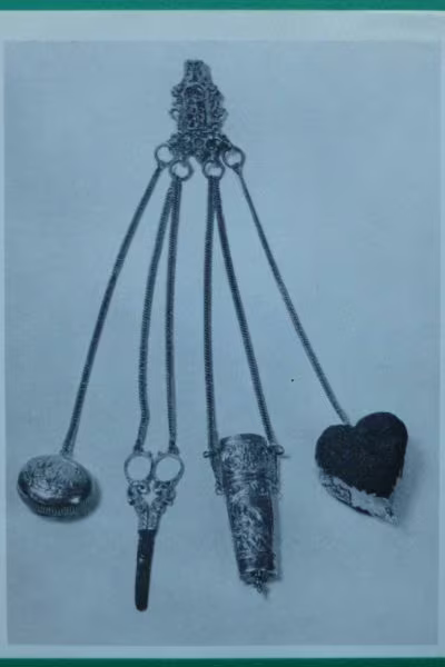 Antieke zilveren naaituig chatelaine bij Zilver.nl