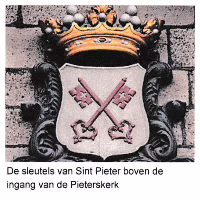 De sleutels van Leiden boven de ingang van de Pieterskerk