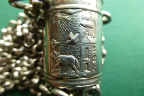 Detail van een antieke zilveren naaldenkoker Blog Zilver.nl
