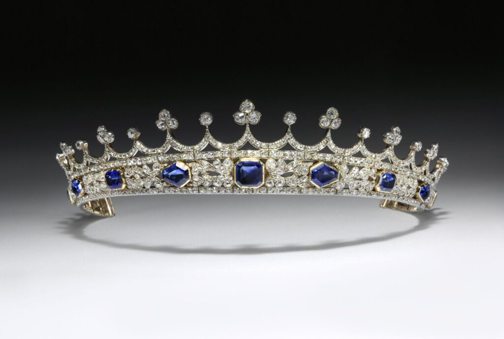 Witgouden tiara met smaragd van Koningin Victoria