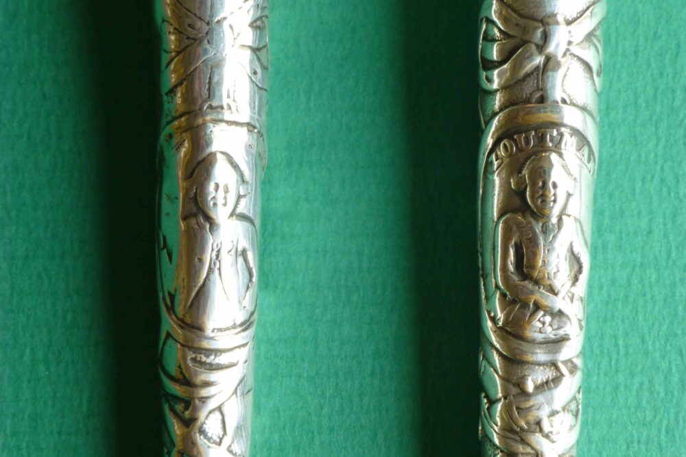 Detail antieke zilveren naaldenkokers Zilver.nl
