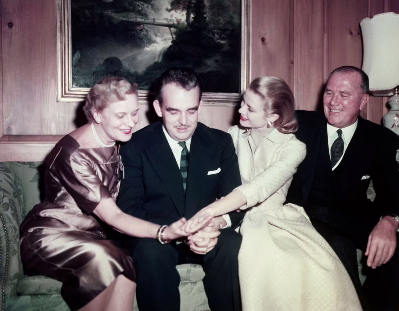 Grace Kelly laar haar verlovingsring zien aan haar ouders Blog Zilver.nl