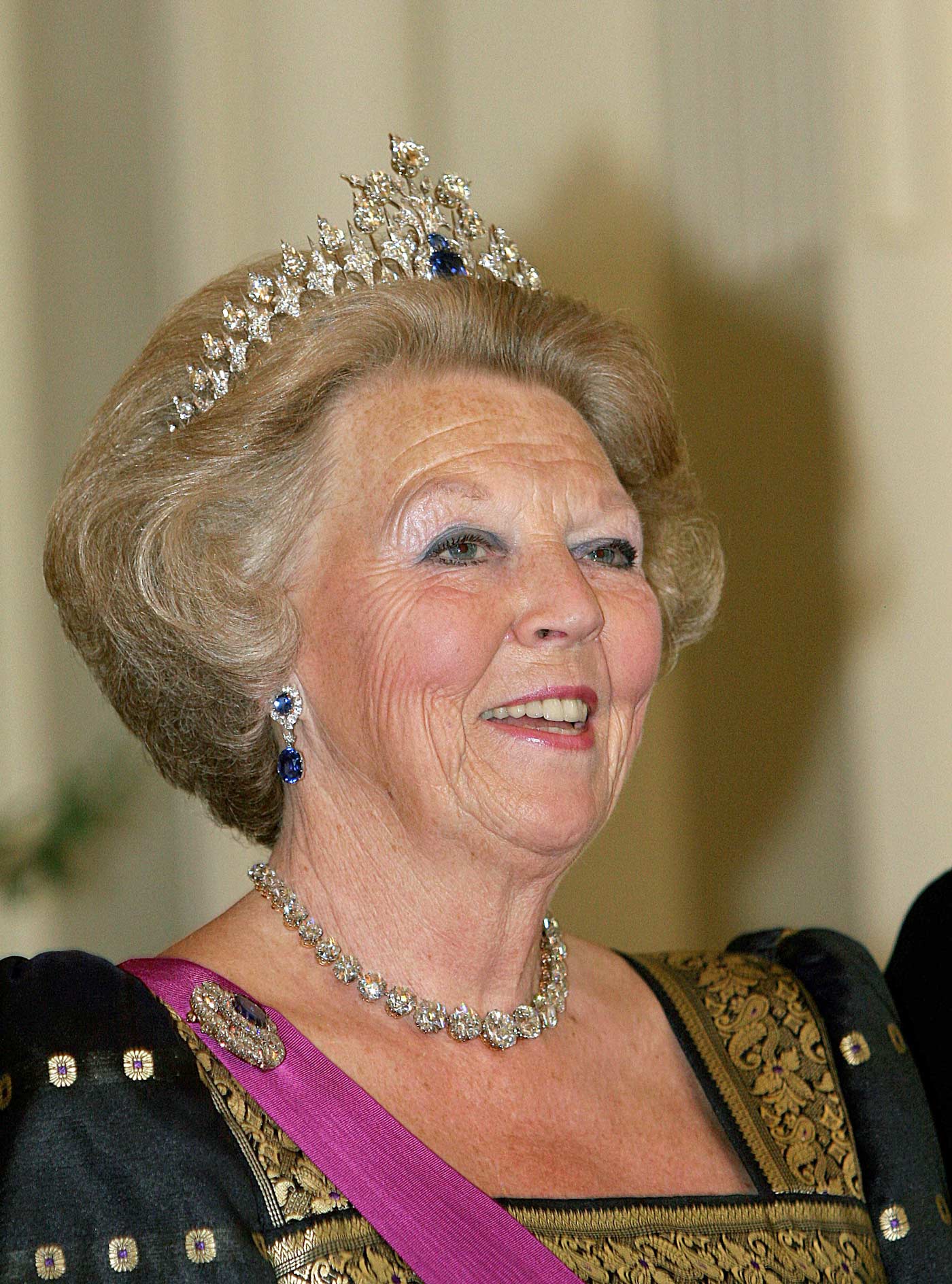 Koningin Beatrix met het saffier diadeem Blog Zilver.nl