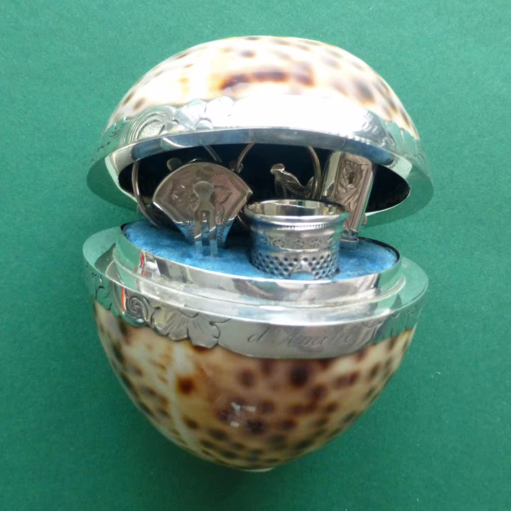 Zilveren naaigerei in een schelp topstuk Blog Zilver.nl