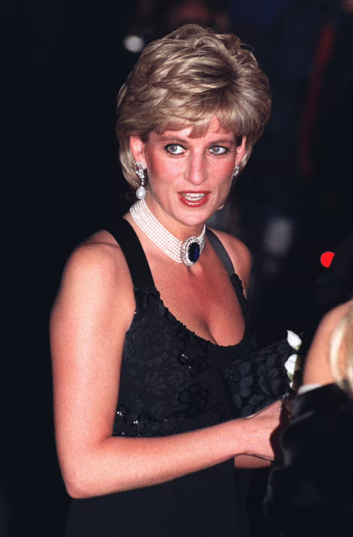 Prinses Diana met een parel en saffier collier de chien Blog Zilver.nl