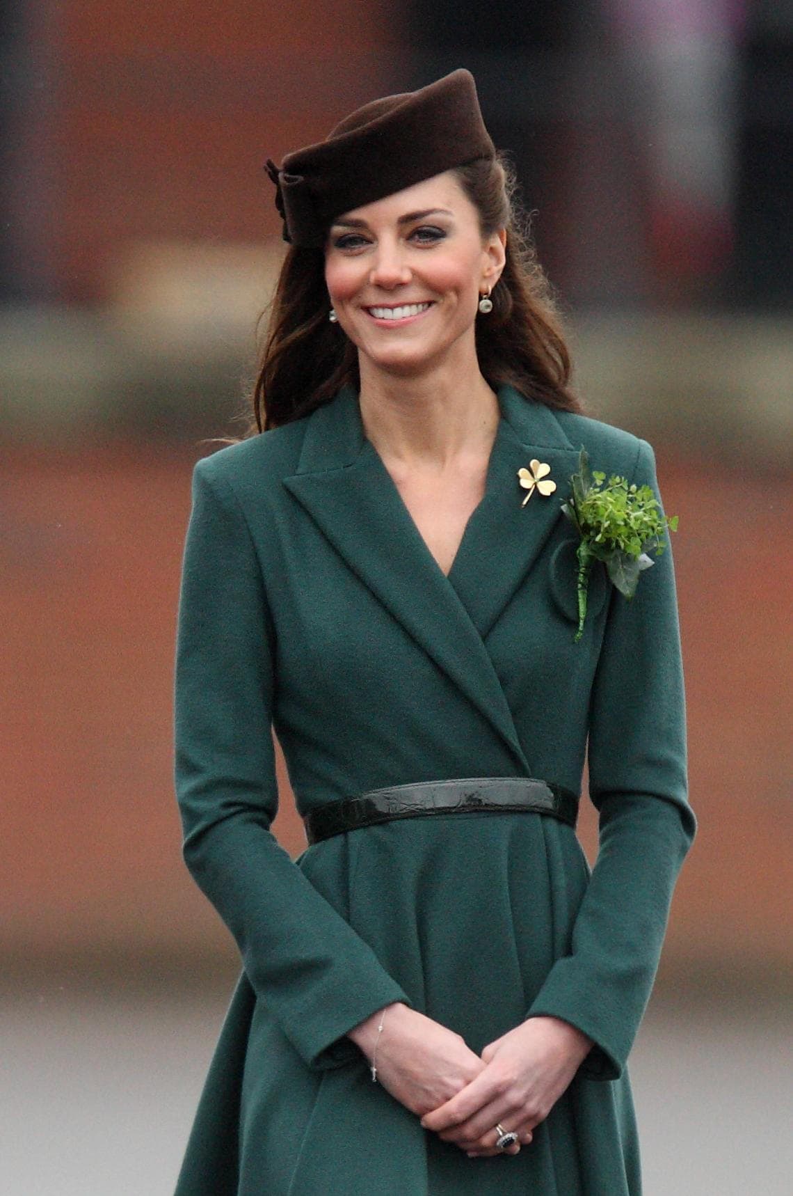 Kate Middleton op St Patrick's day gouden klaver broche