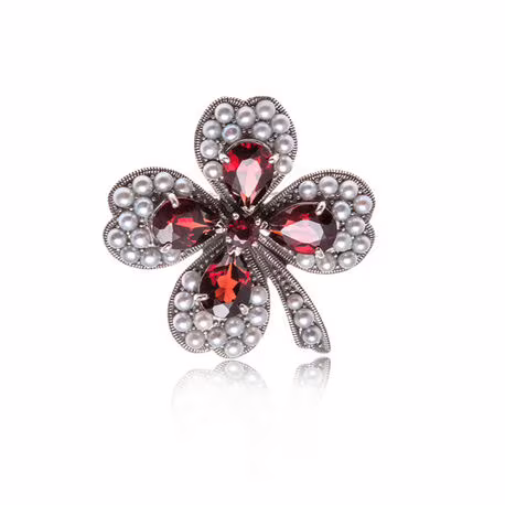 Zilveren broche klavertje vier granaat parels Blog Zilver.nl