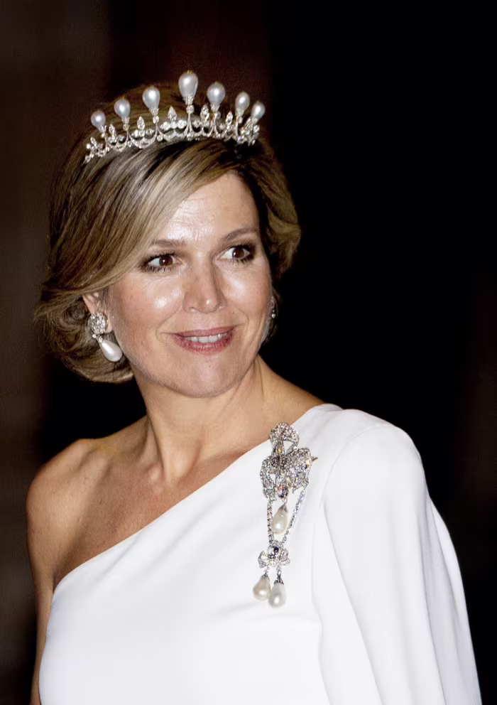 Koningin Maxima met de Russische strikbroche als gewone broche Blog Zilver.nl