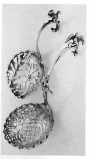 Zilveren suikerstrooiers uit Leeuwrden met figuurtje op steel Blog Zilver.nl