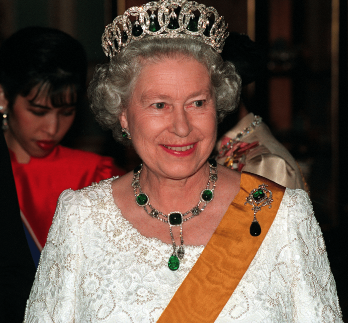 Koningin Elizabeth smaragd parure broche Blog Zilver.nl