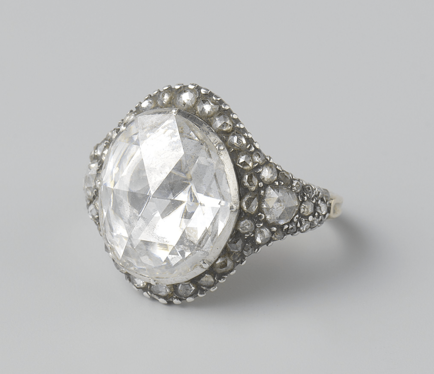 Ring met een grote ovale roosdiamant Blog Roosgeslepen diamanten
