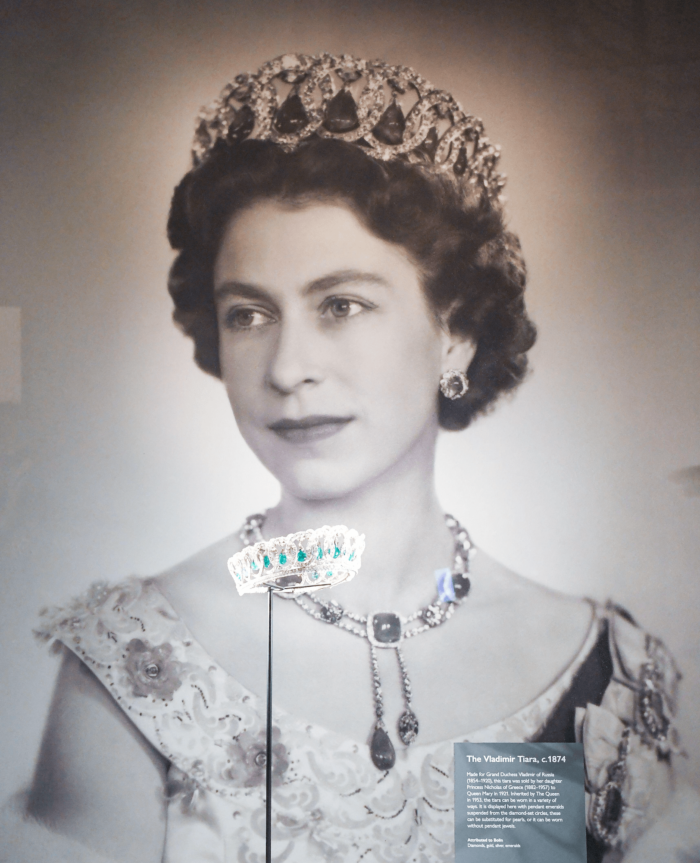 Koningin Elizabeth II met het Vladimir diadeem met de smaragden Blog Zilver.nl