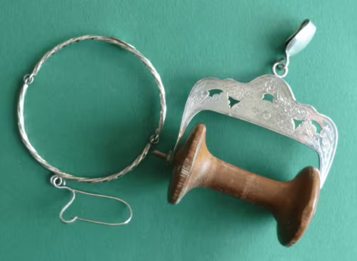 Kluwenhouders voor aan de arm of rokband - praktisch of alleen voor sier en pronk? Blog Zilver.nl