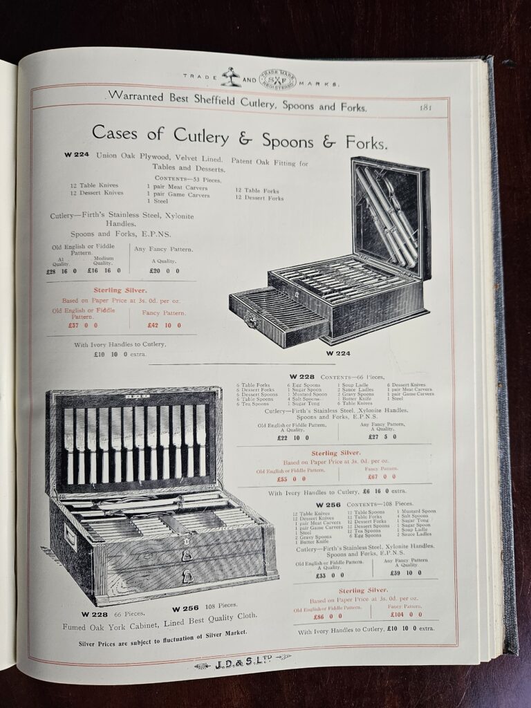 Zilveren bestekcassettes in een oude catalogus